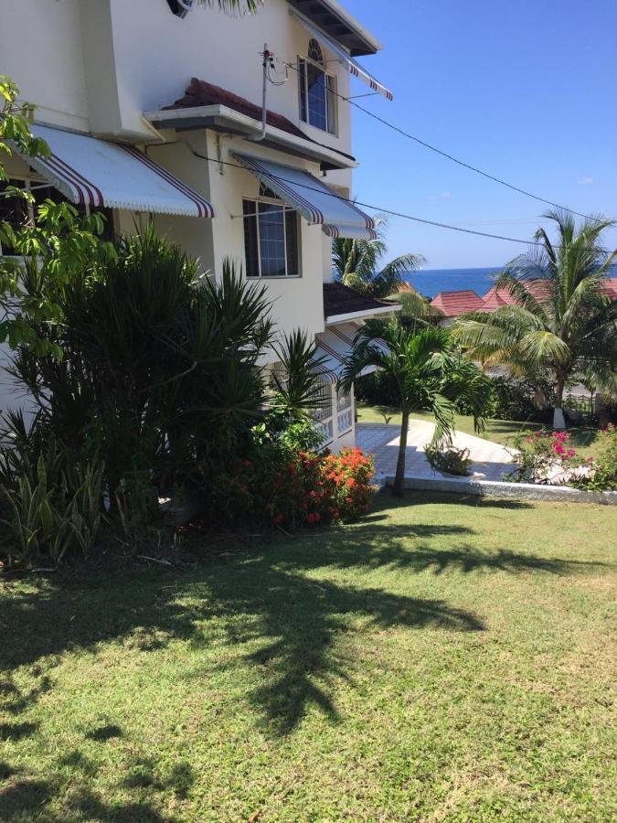 Goldenview Guesthouse Ocho Rios Ngoại thất bức ảnh